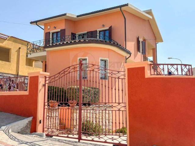 Villa in vendita a Luras OT