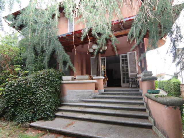 Villa in vendita a Lurate Caccivio CO