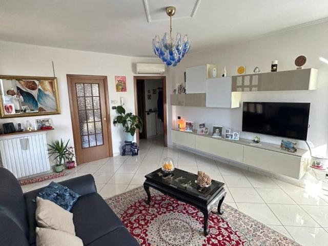 Villa in vendita a Lurate Caccivio CO