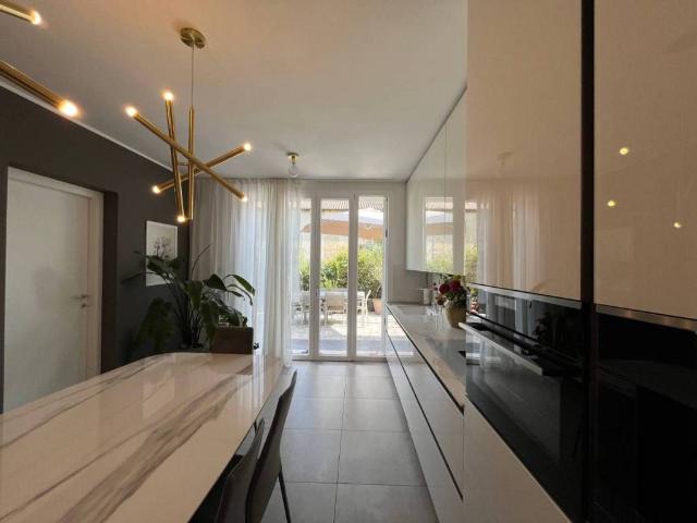 Villa in vendita a Lurate Caccivio CO