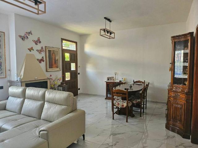 Villa in vendita a Lurate Caccivio CO