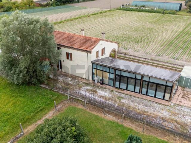 Villa in vendita a Lusia RO