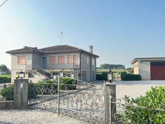 Villa in vendita a Lusia RO