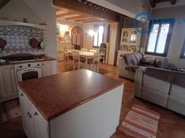 Villa in vendita a Lusia RO