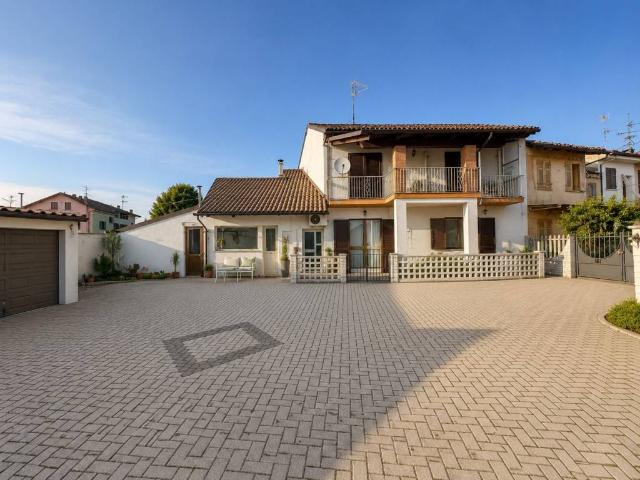 Villa in vendita a Motta de' Conti VC