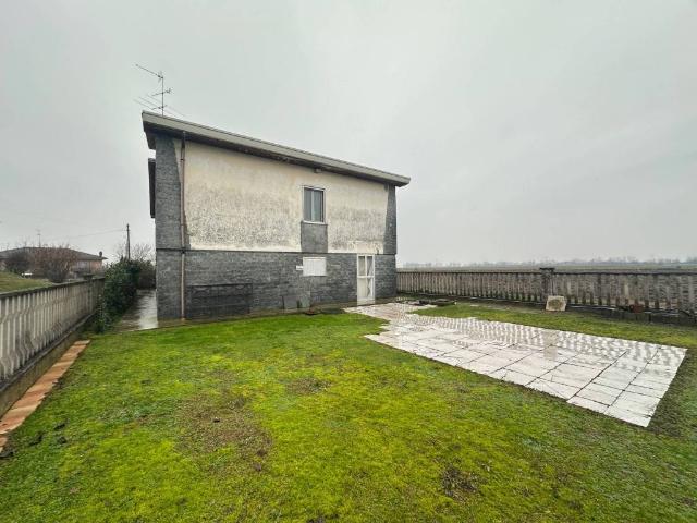 Villa in vendita a Motta de' Conti VC