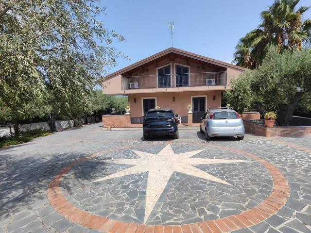Villa in vendita a Motta Sant'Anastasia CT