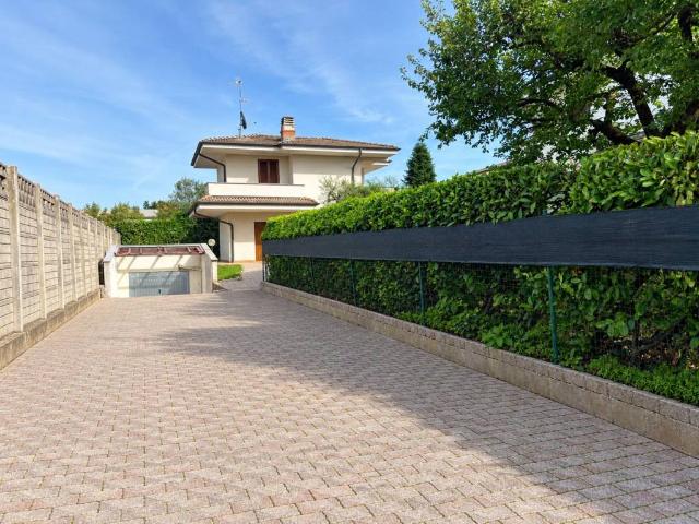 Villa in vendita a Motta Visconti MI