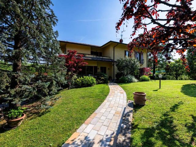 Villa in vendita a Mozzo BG
