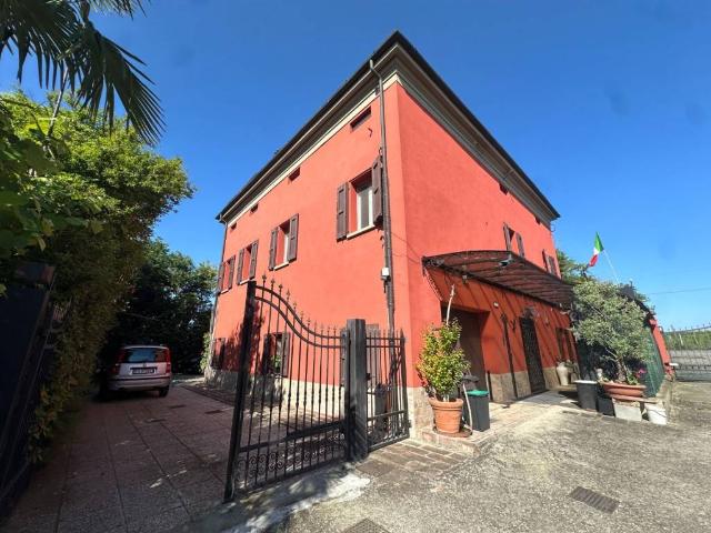 Villa in vendita a Modena MO