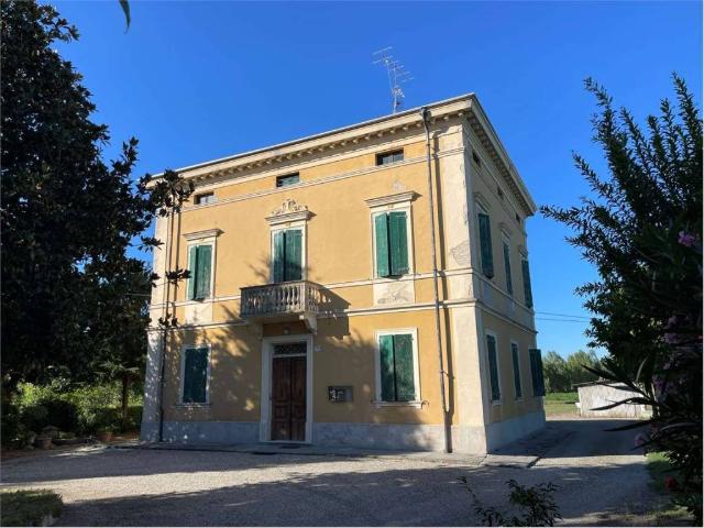Villa in vendita a Modena MO