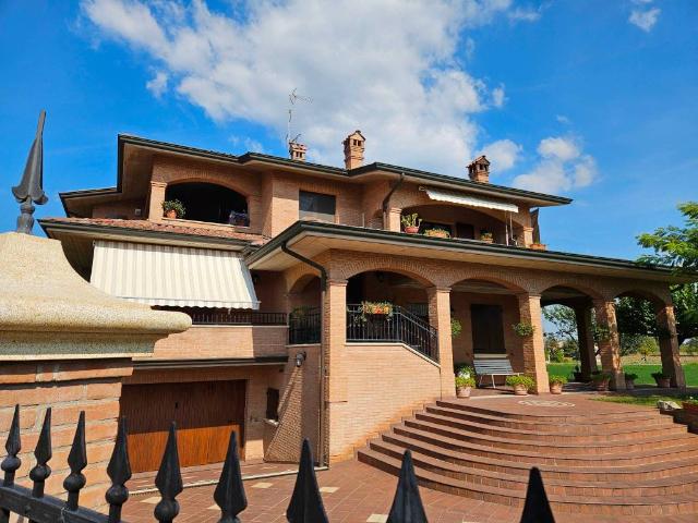 Villa in vendita a Modena MO