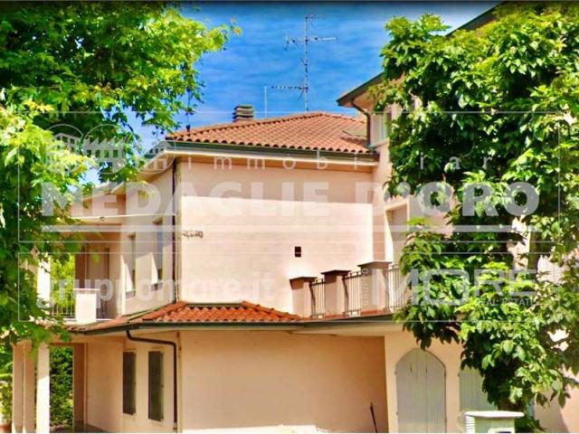 Villa in vendita a Modena MO