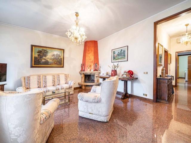 Villa in vendita a Modena