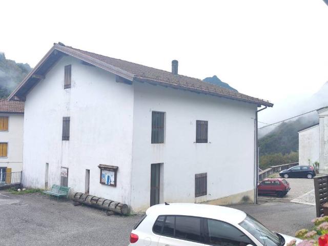 Villa in vendita a Moggio Udinese UD