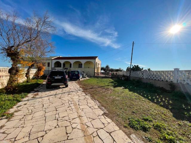 Villa in vendita a Mola di Bari BA