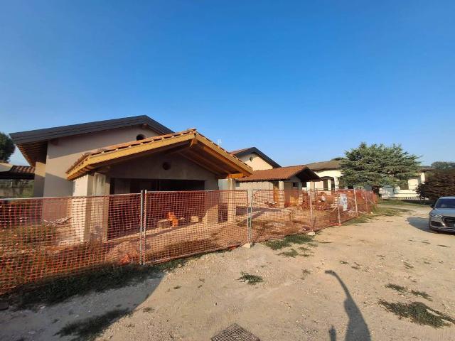 Villa in vendita a Molteno LC