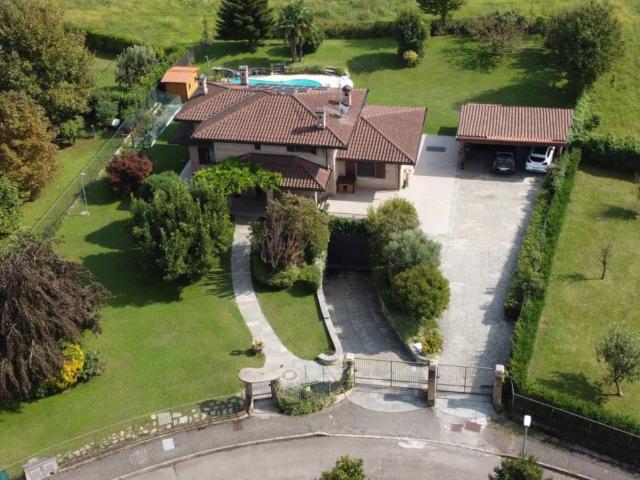 Villa in vendita a Molteno LC