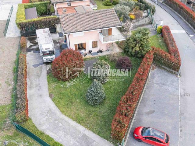 Villa in vendita a Molteno LC