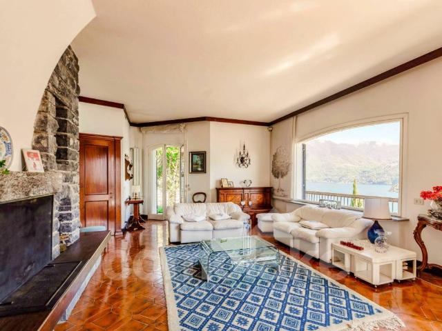 Villa in vendita a Moltrasio CO