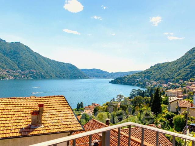 Villa in vendita a Moltrasio CO