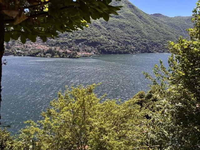 Villa in vendita a Moltrasio CO