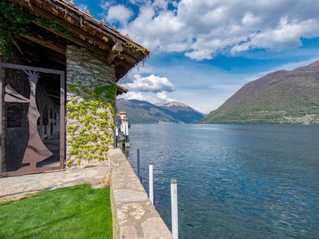 Villa in vendita a Moltrasio CO