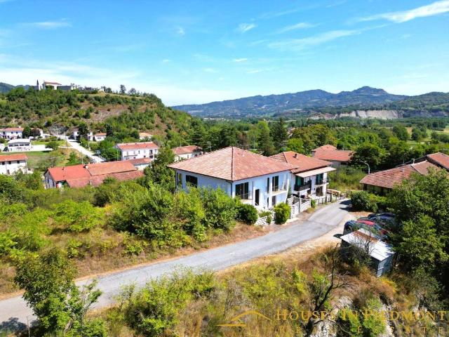 Villa in vendita a Mombaldone AT