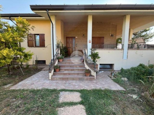 Villa in vendita a Mombaroccio PU