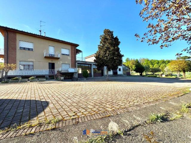 Villa in vendita a Mombercelli AT