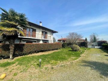 Villa in vendita a Momo NO