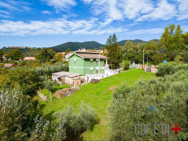 Villa in vendita a Mompeo RI
