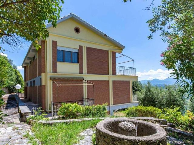 Villa in vendita a Mompeo RI