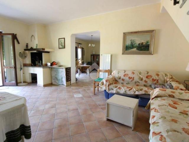 Villa in vendita a Mompeo RI