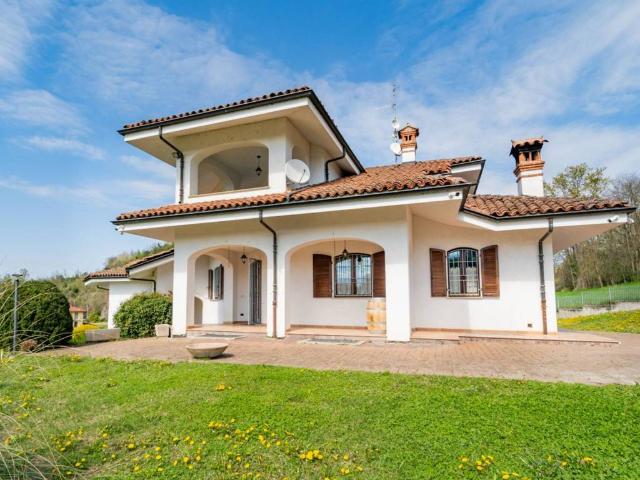 Villa in vendita a Monchiero CN
