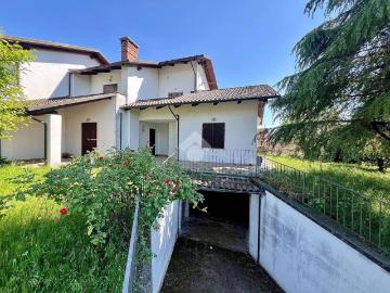Villa in vendita a Moncucco Torinese AT