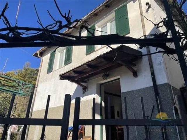 Villa in vendita a Mongiardino Ligure AL