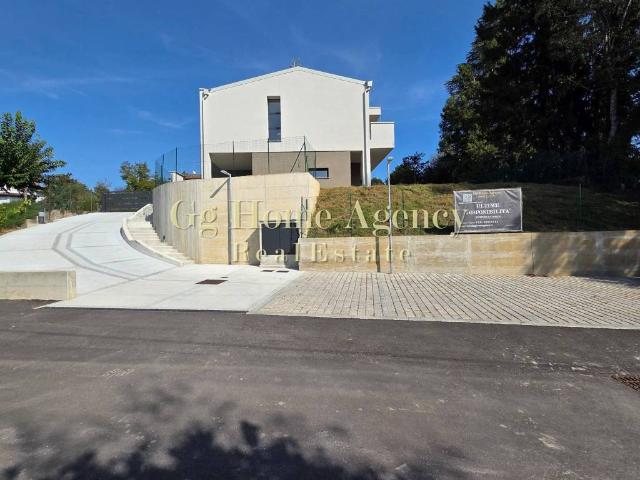 Villa in vendita a Monguzzo CO