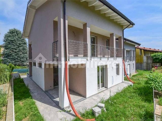 Villa in vendita a Monguzzo CO