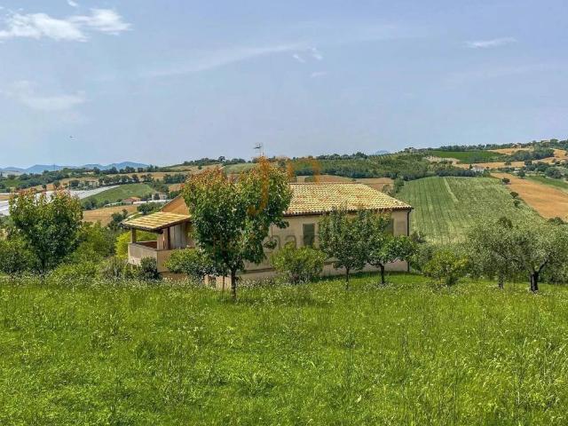 Villa in vendita a Mondavio PU