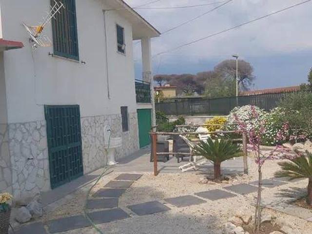 Villa in vendita a Mondragone CE