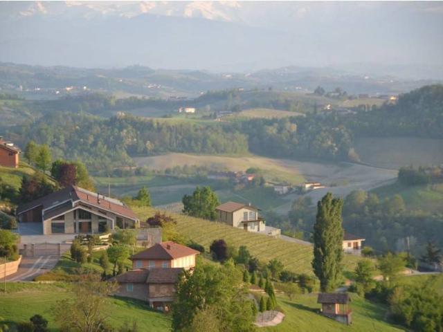 Villa in vendita a Monforte d'Alba CN