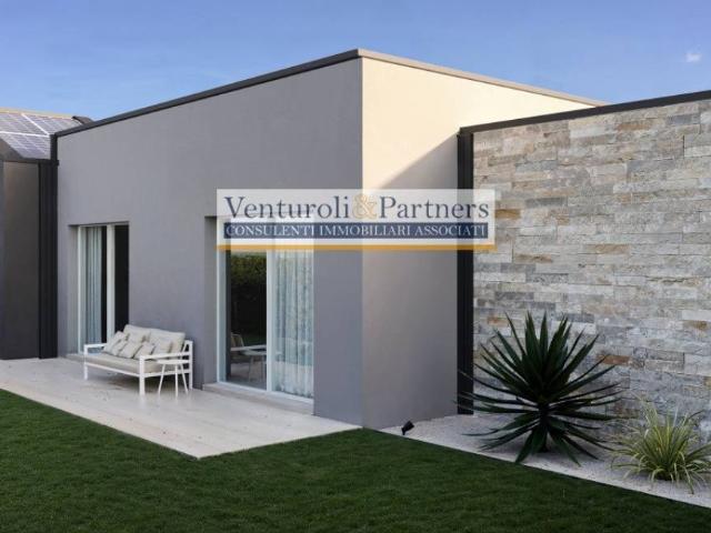 Villa in vendita a Moniga del Garda BS