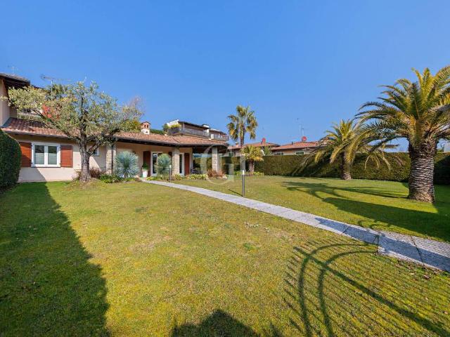 Villa in vendita a Moniga del Garda BS