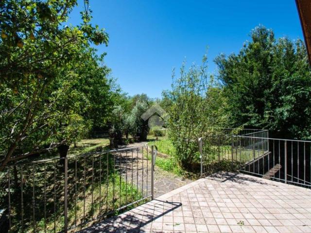Villa in vendita a Moniga del Garda BS