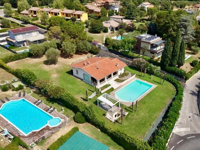 Villa in vendita a Moniga del Garda BS