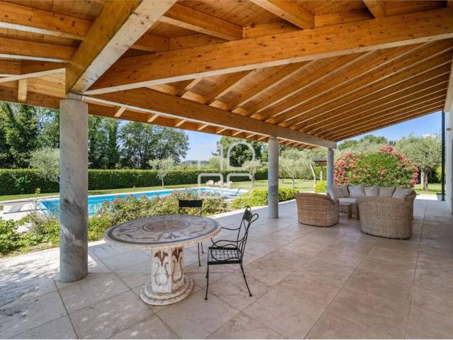 Villa in vendita a Moniga del Garda BS