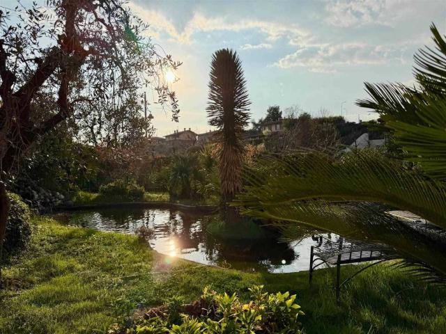 Villa in vendita a Moniga del Garda BS