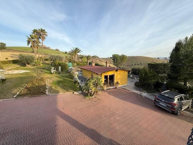 Villa in vendita a Monsampolo del Tronto AP