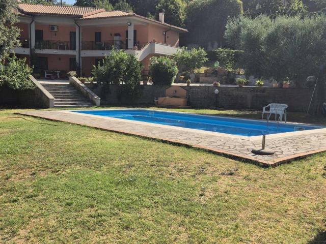 Villa in vendita a Montopoli di Sabina